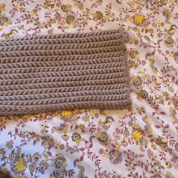 Mildly heavyweight mock turtleneck Mauve in color - Picture 3 of 6